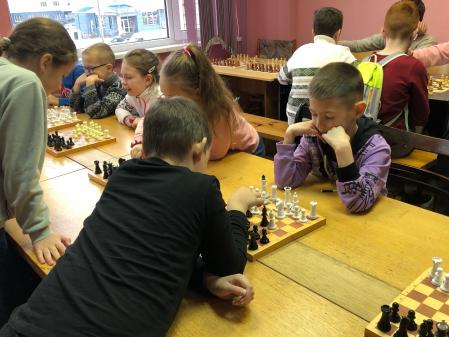 Прошел турнир по шахматам среди детей и подростков, посвященный Рождеству и Новому году.