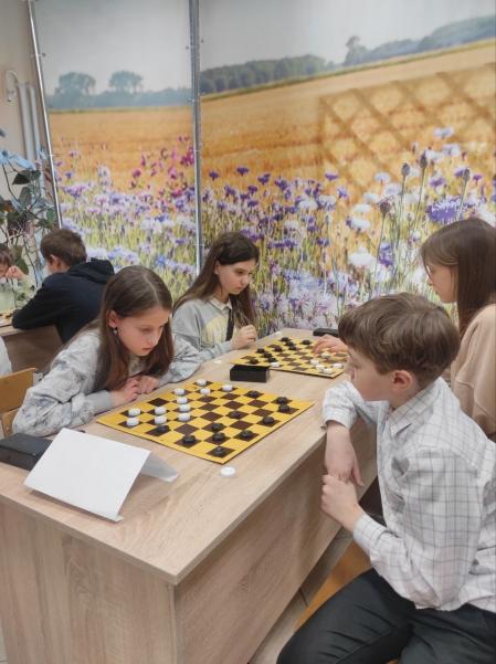 В Пуховичском районе, п/г Марьина Горка прошли зональные соревнования по шахматам и шашкам в рамках областной спартакиады среди детей и юношества, занимающихся в группах и секциях по месту жительства.