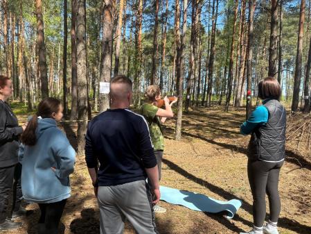 02.05.2025 в Урочище Векерово Хоростовского сельсовета прошла военно-спортивная эстафета «Курс молодого бойца», посвященная 80-й годовщине Победы советского народа в Великой Отечественной войне и Году благоустройства.